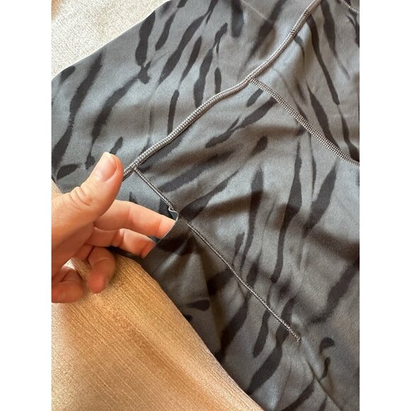 Athleta Womens Salutation Stash Pocket 7/8 Legging Gray Zebra Stripe Size Small - Picture 5 of 15